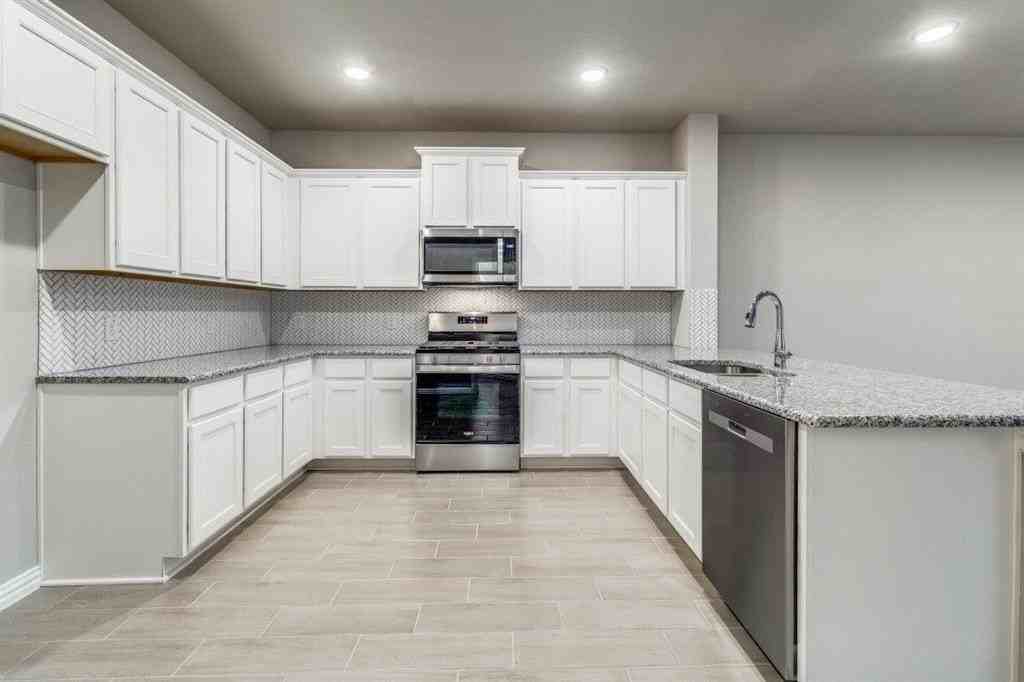 3740 Paradise Way - Photo 4 of 12