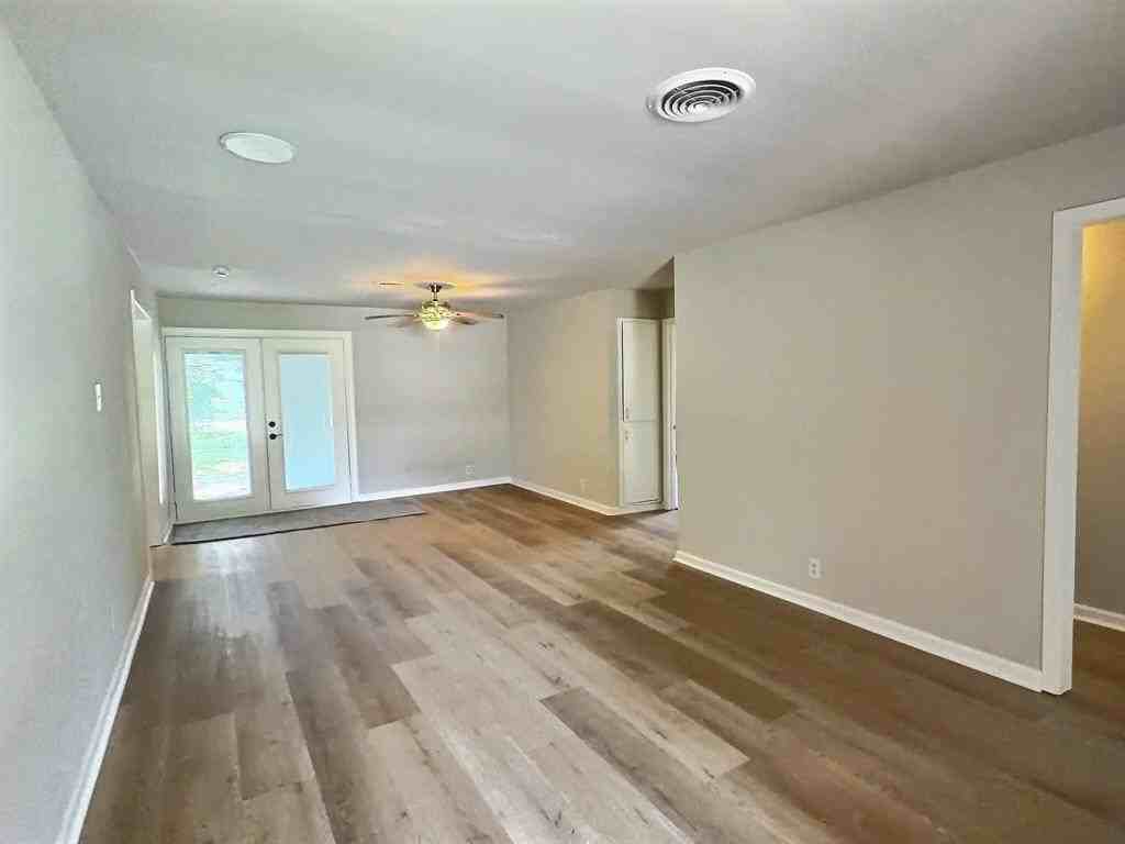 111 Doris Dr - Photo 2 of 23