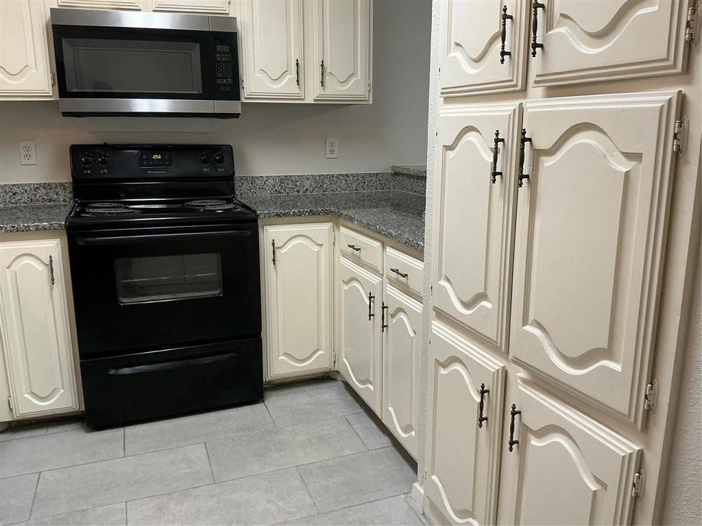 923 Turtle Lake Blvd - Photo 7 of 19