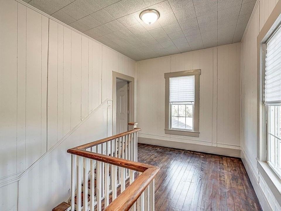 1221 W 2nd Ave #A - Photo 2 of 3
