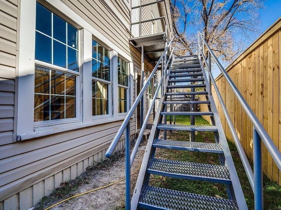1221 W 2nd Ave #A - Photo 3 of 3