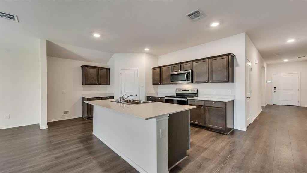 972 Glover Dr - Photo 4 of 20