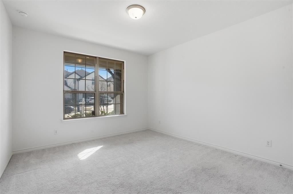 537 Oakmoss St - Photo 4 of 31