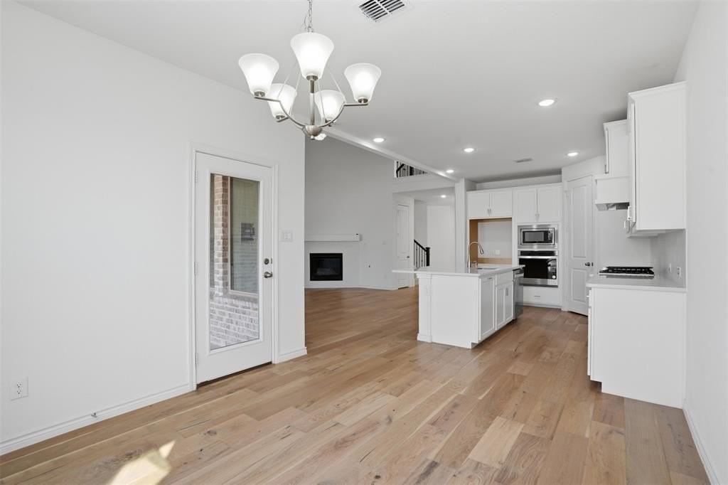 537 Oakmoss St - Photo 7 of 31