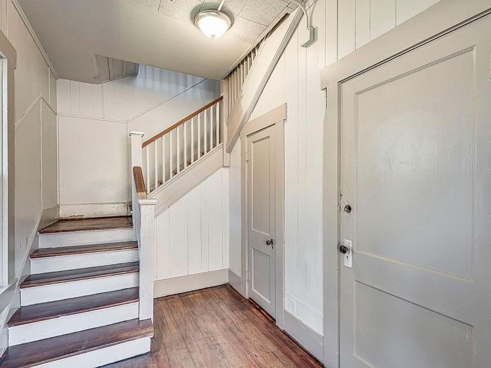 1221 W 2nd Ave #B - Photo 2 of 3