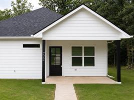featured image of 722 E Woodard St