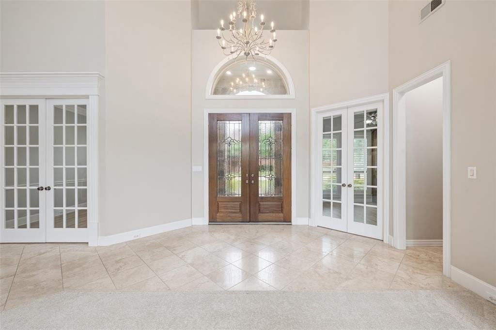 712 Castle Creek Dr - Photo 4 of 36