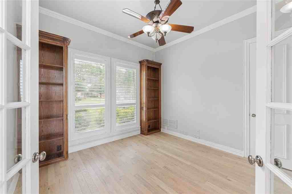 712 Castle Creek Dr - Photo 5 of 36