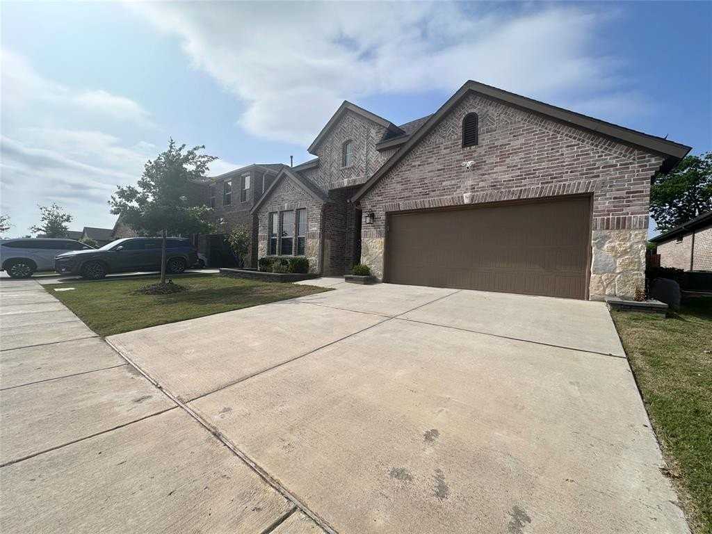 2609 Chevy Chase Dr - Photo 3 of 37
