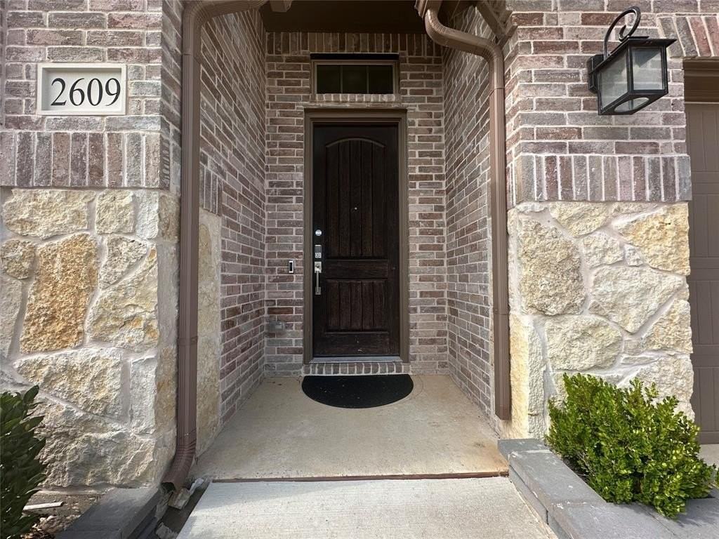 2609 Chevy Chase Dr - Photo 4 of 37