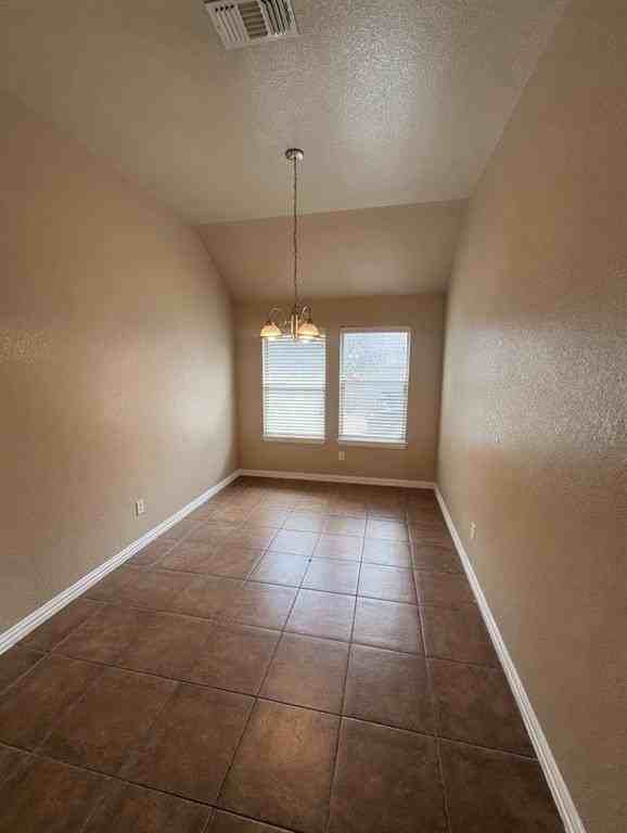673 S Heights Dr - Photo 4 of 17