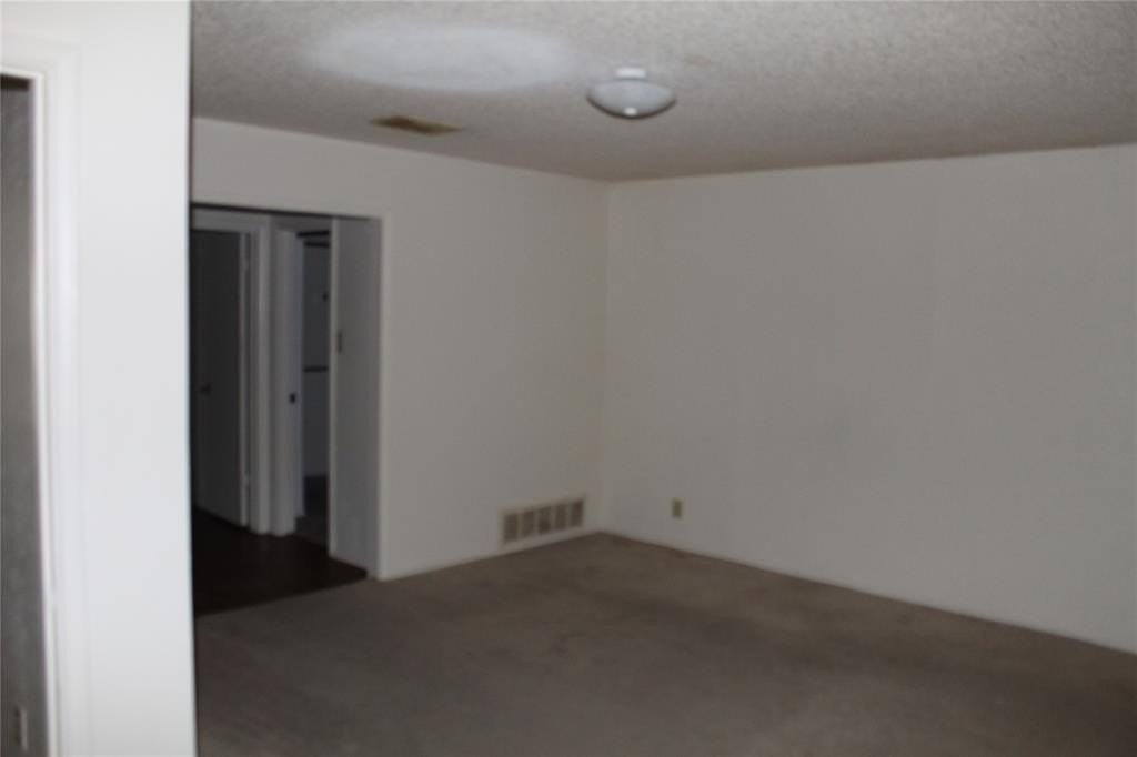 2207 Canterbury Ct - Photo 7 of 15