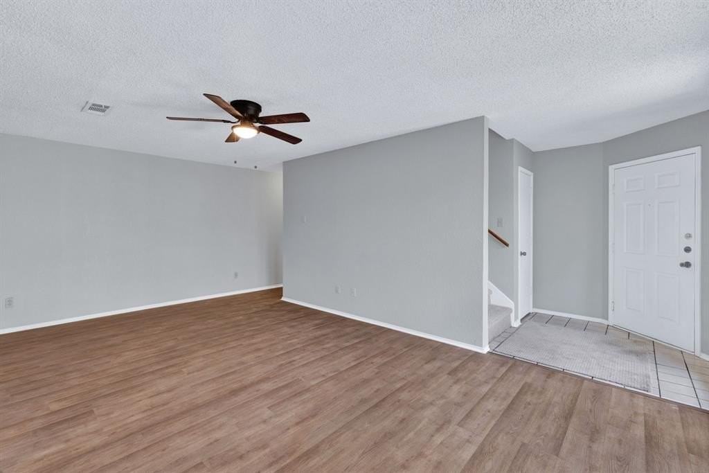 134 Main Pl - Photo 4 of 27