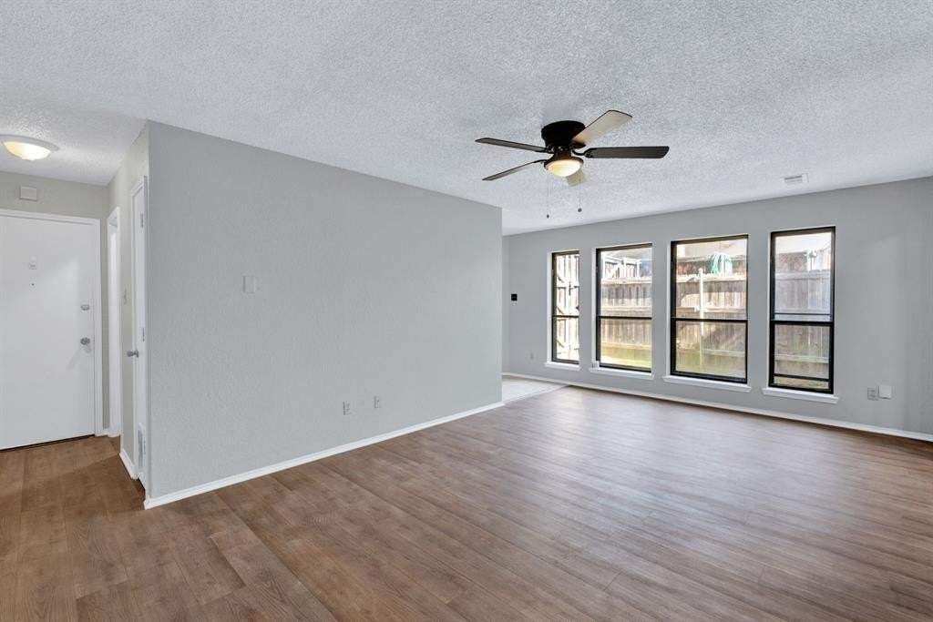 134 Main Pl - Photo 5 of 27