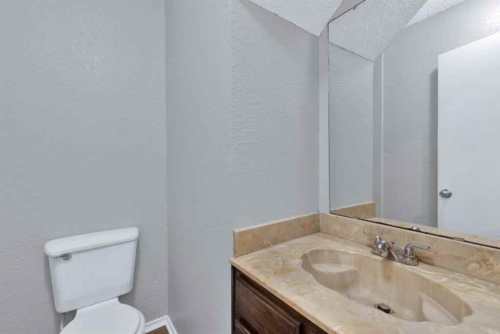 134 Main Pl - Photo 7 of 27