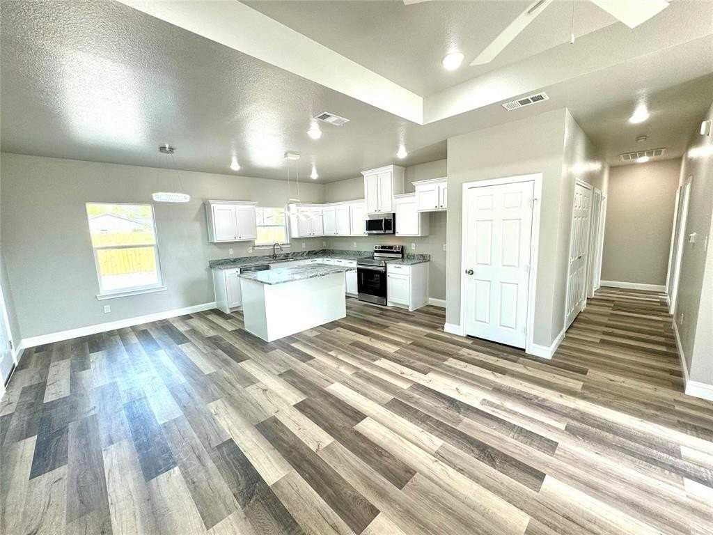 3415 Henderson St - Photo 3 of 13