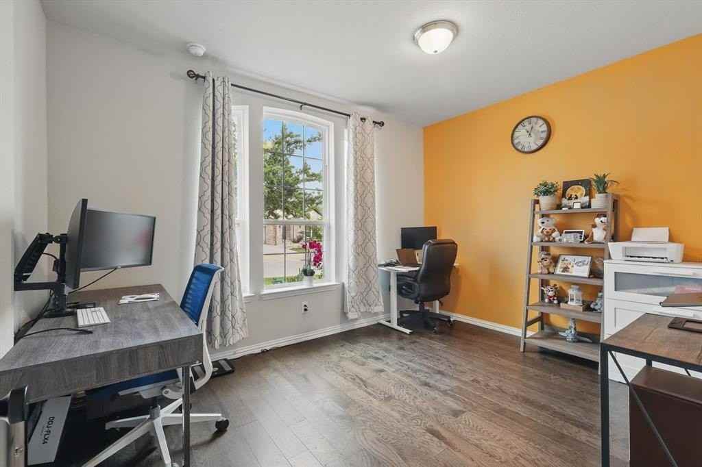 9424 Needles Ave - Photo 3 of 25