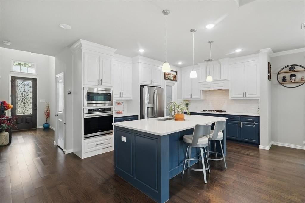 9424 Needles Ave - Photo 4 of 25