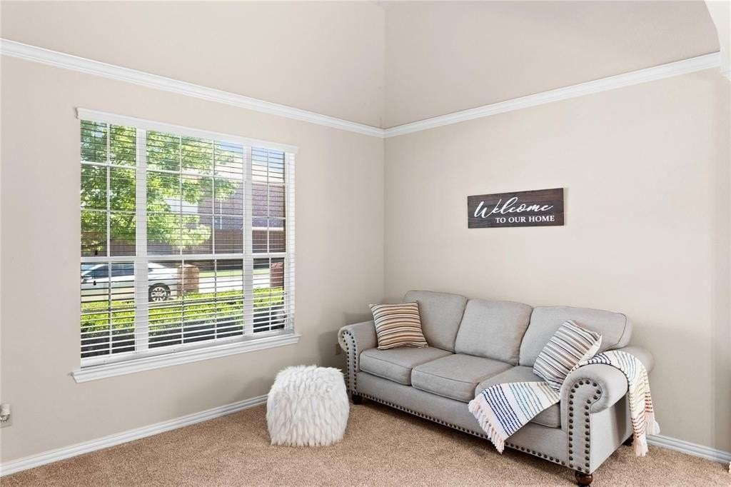 1819 Olympia Dr - Photo 2 of 10