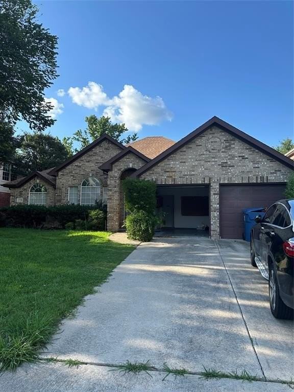1736 Marian Ln - Photo 2 of 12