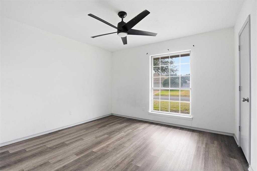 4612 Applewood Rd - Photo 3 of 32