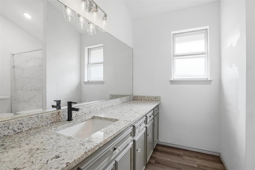 4612 Applewood Rd - Photo 4 of 32