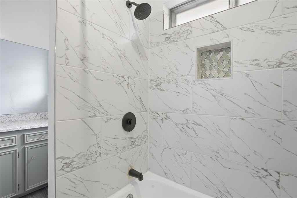4612 Applewood Rd - Photo 5 of 32