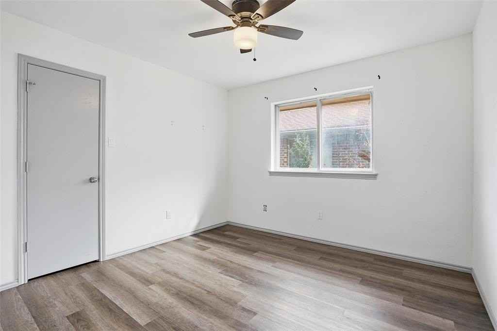 4612 Applewood Rd - Photo 6 of 32