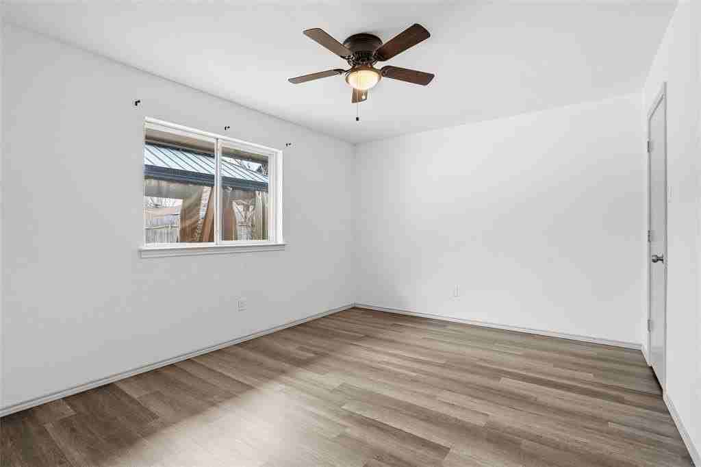 4612 Applewood Rd - Photo 7 of 32