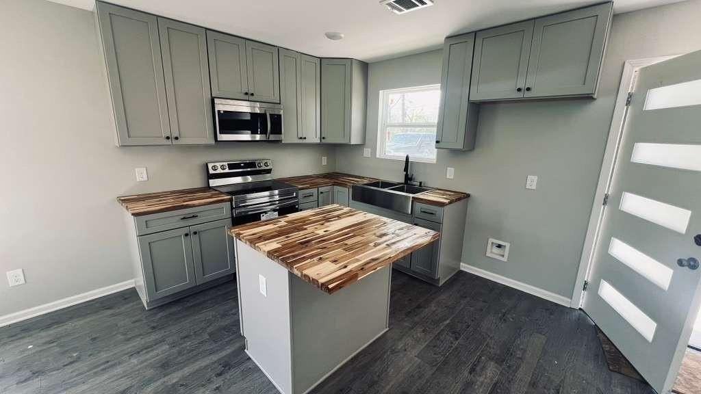 1623A Seley Ave - Photo 3 of 10