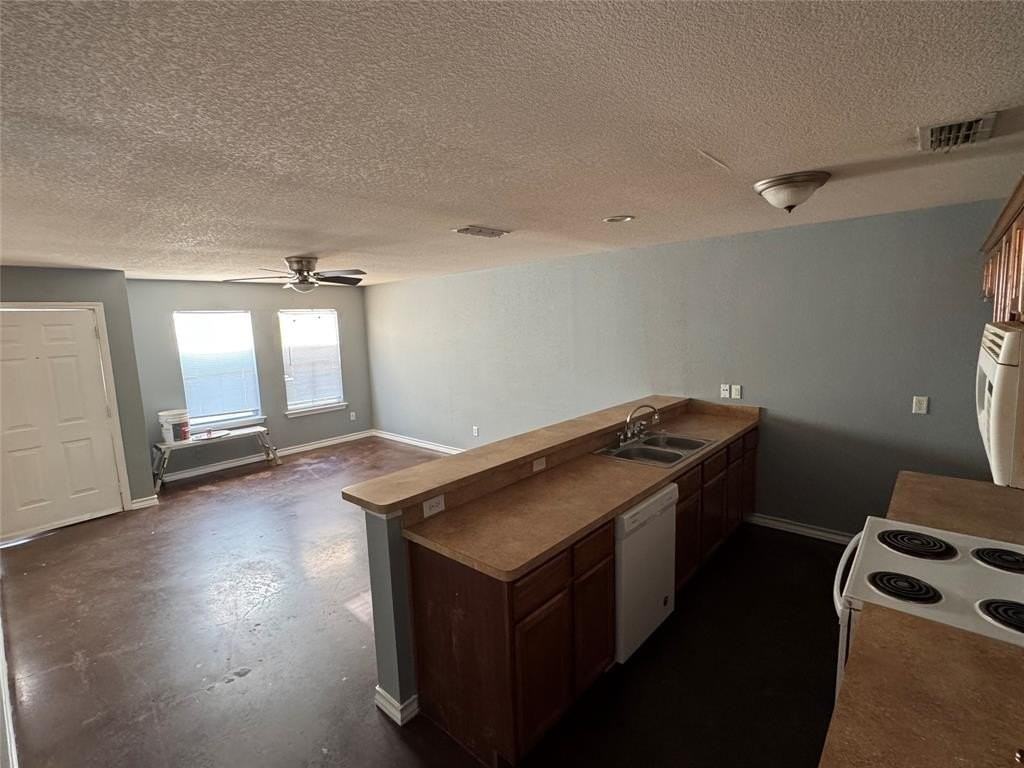 7731 Stanley Ct - Photo 3 of 11