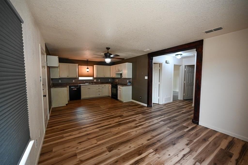 3201 S Garland St - Photo 2 of 20