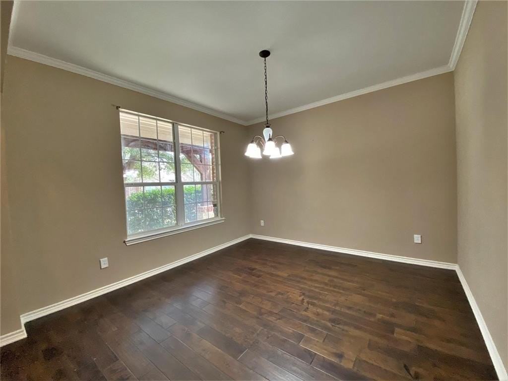 7701 Mapleridge Dr - Photo 4 of 23