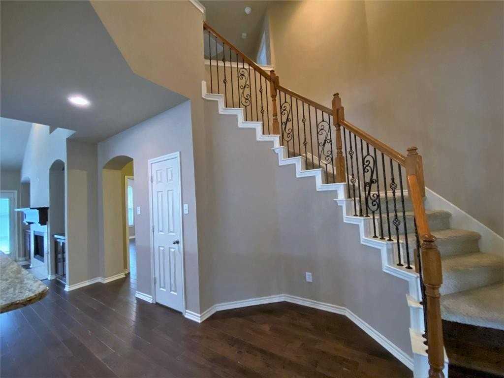7701 Mapleridge Dr - Photo 6 of 23
