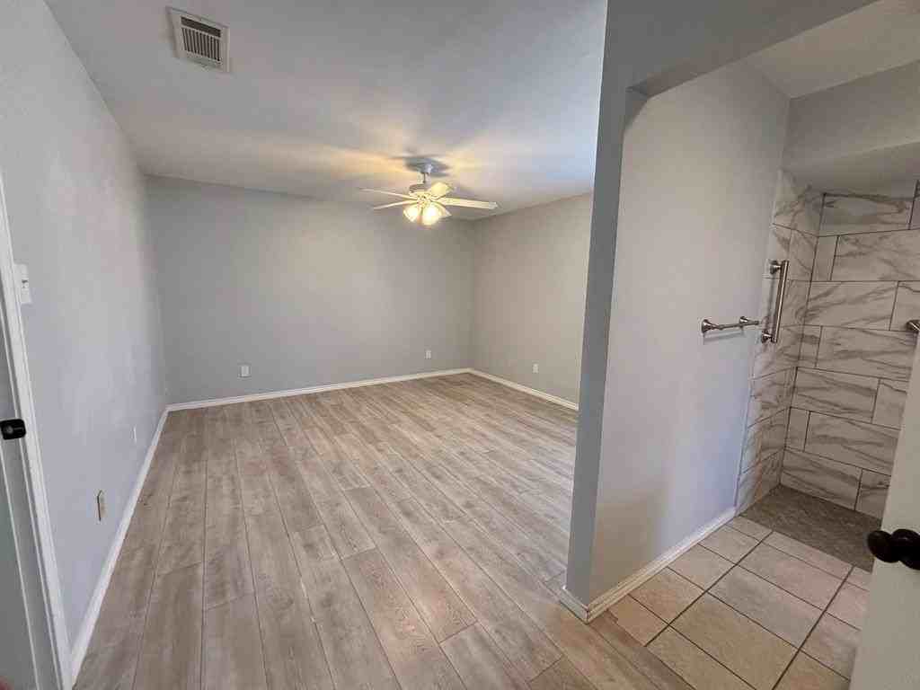 2810 Clear Springs Dr - Photo 3 of 23