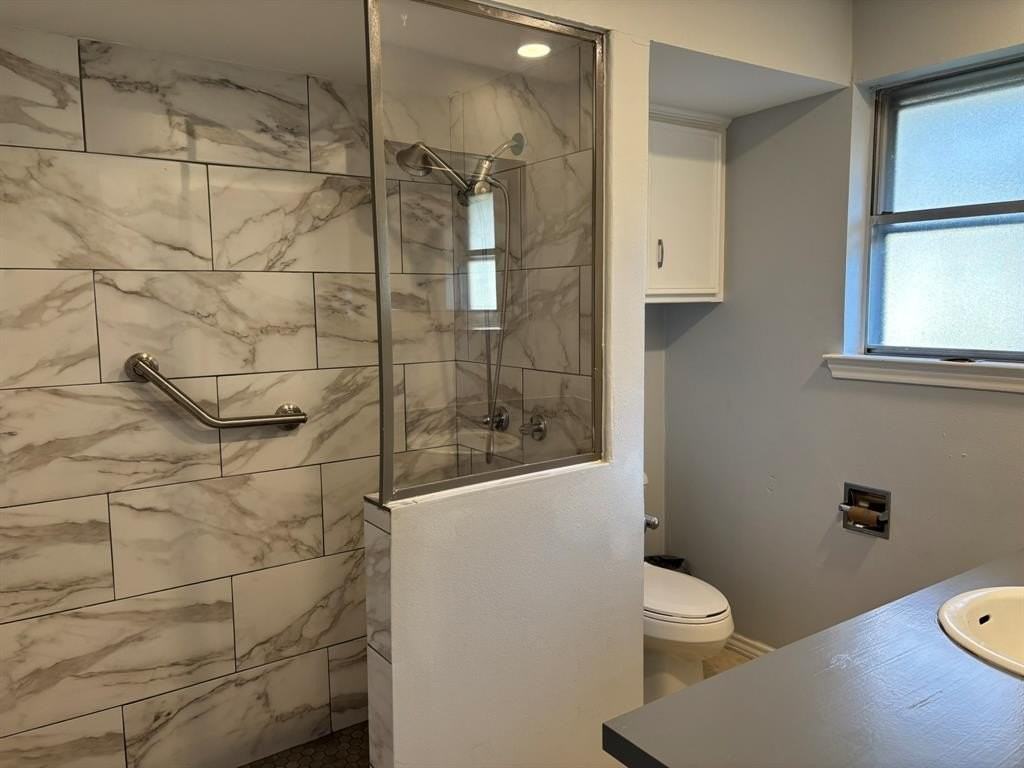 2810 Clear Springs Dr - Photo 4 of 23