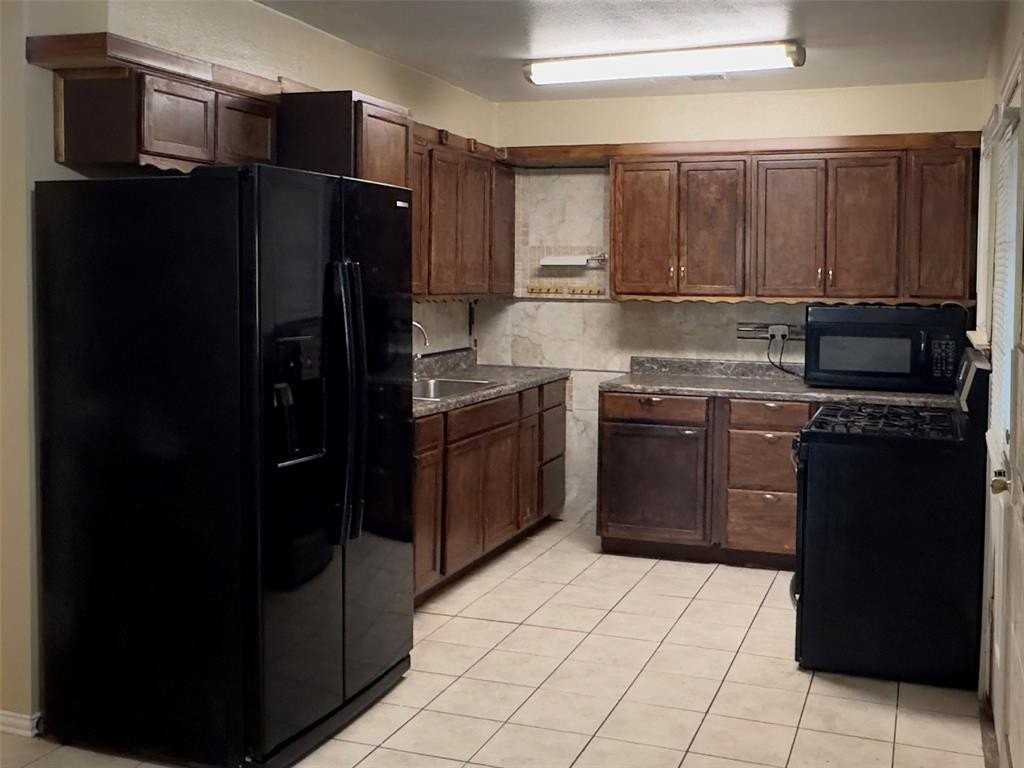 4601 Clover Ln - Photo 4 of 14