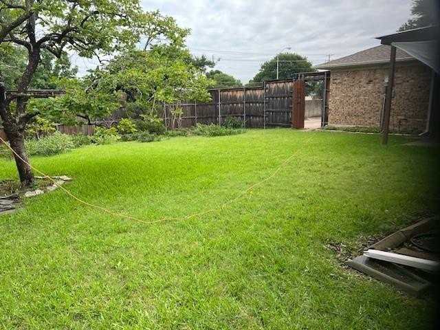 1901 Hanover Dr - Photo 4 of 21
