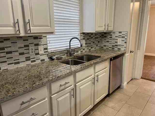 1901 Hanover Dr - Photo 5 of 21