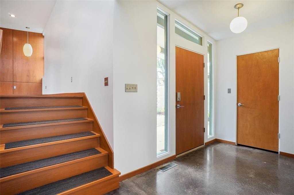 1403 Kendolph Dr - Photo 4 of 29