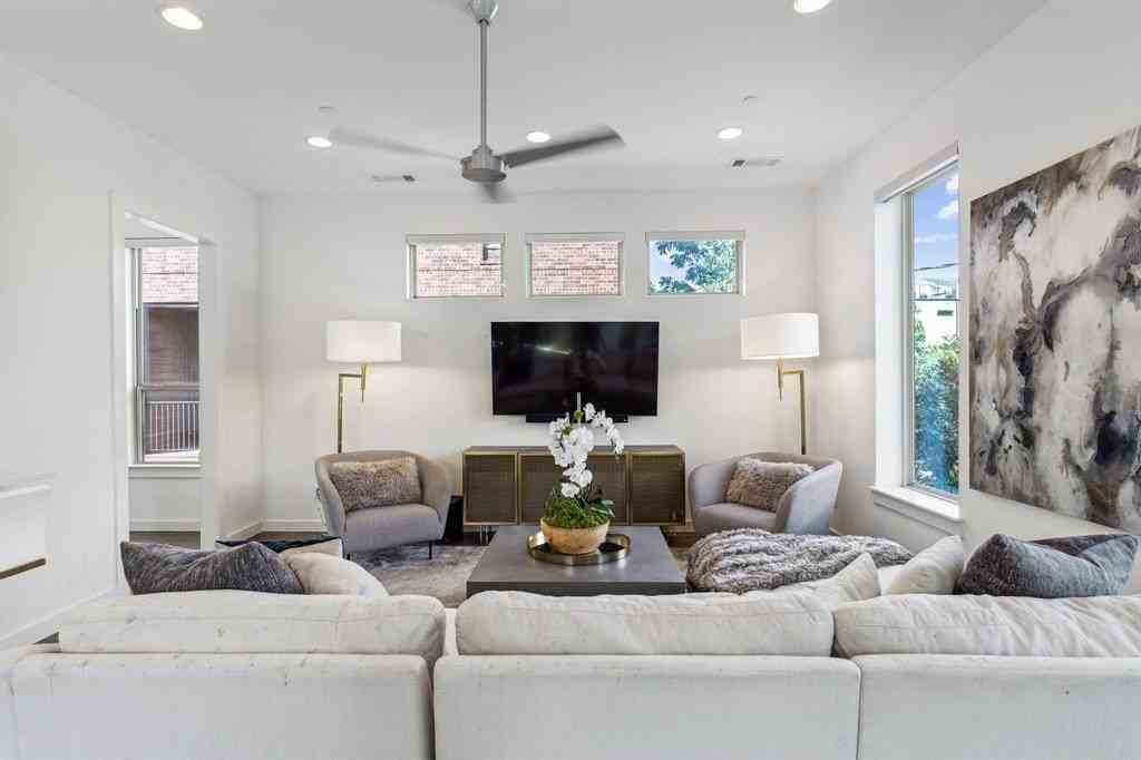 5015 Manett St #101 - Photo 4 of 25