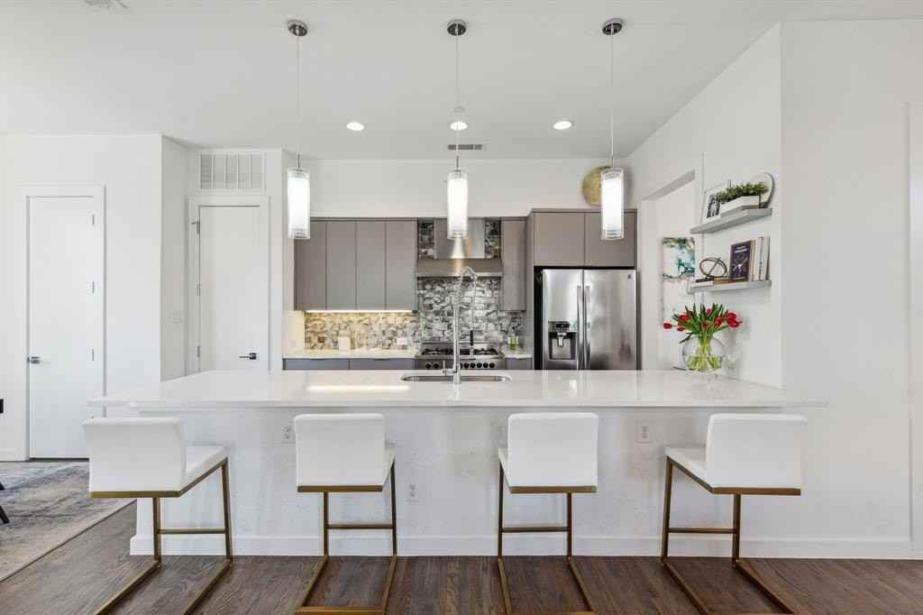 5015 Manett St #101 - Photo 6 of 25