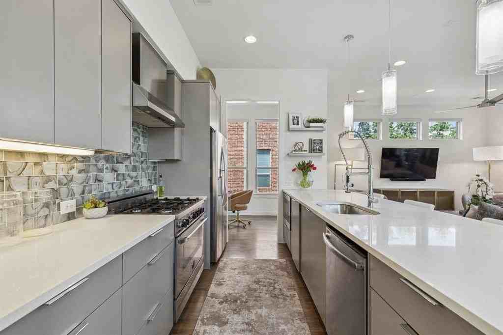 5015 Manett St #101 - Photo 7 of 25