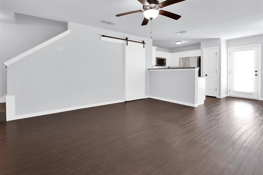 218 W Lake St - Photo 3 of 15