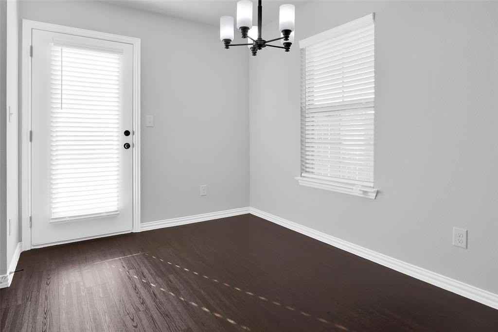 218 W Lake St - Photo 4 of 15