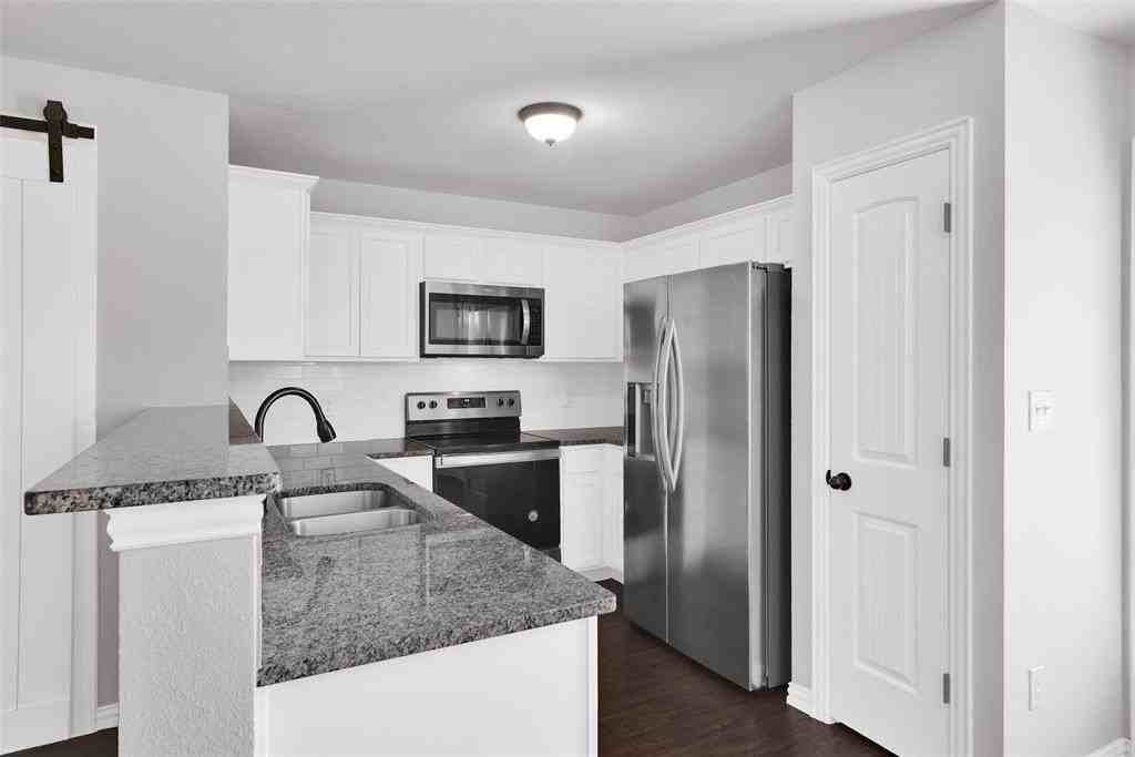 218 W Lake St - Photo 5 of 15