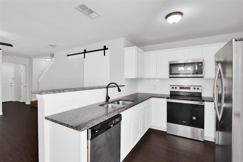 218 W Lake St - Photo 6 of 15