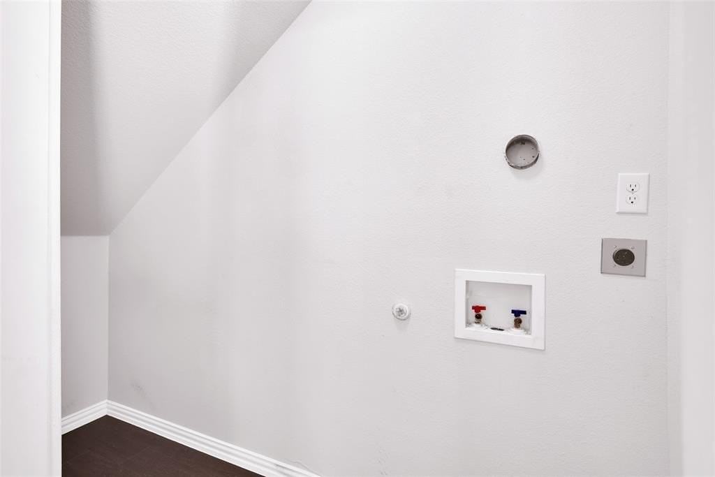 218 W Lake St - Photo 7 of 15