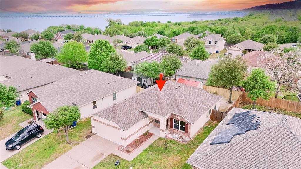 1906 Castaway Dr - Photo 2 of 35