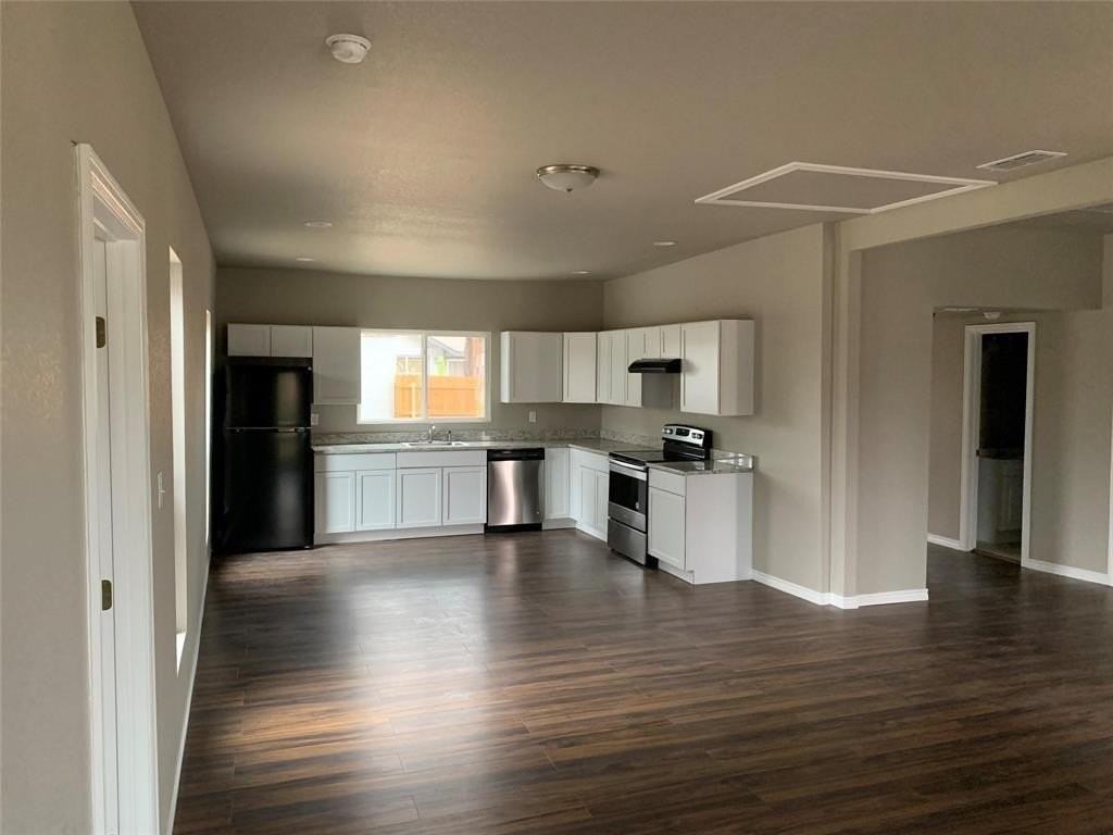 791 W Long St - Photo 4 of 10